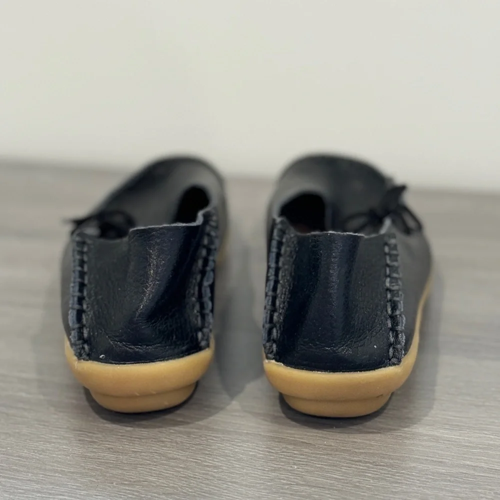 Walking Women’s Stitched Leather Black Rubber Knobby Sole (sz 39)